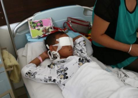 Menino de seis anos sobrevive após ter os olhos arrancados para tráfico de órgãos na China